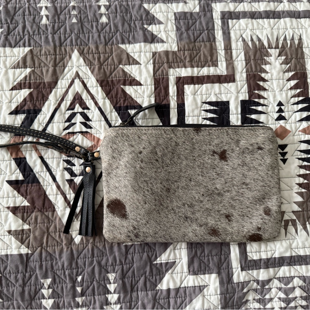 Mayra Pouch